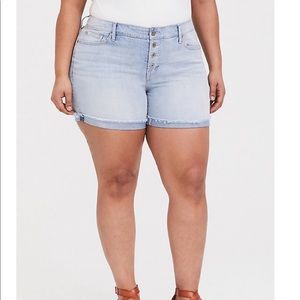 Torrid high rise button fly denim shorts size 14